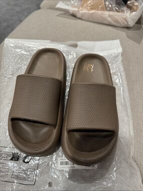 Casual Slide Sandals in Brown